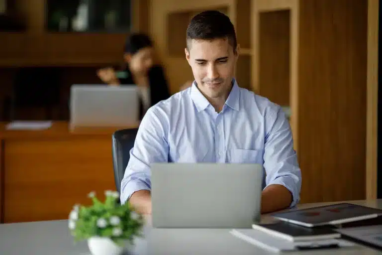 Las autoridades españolas dejaran de aceptar los visados de oro para inversores a partir de abril de 2025