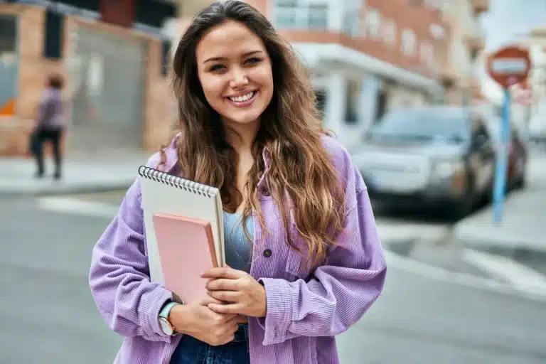 Universidades en España que Facilitan el Arraigo por Formación para Extranjeros