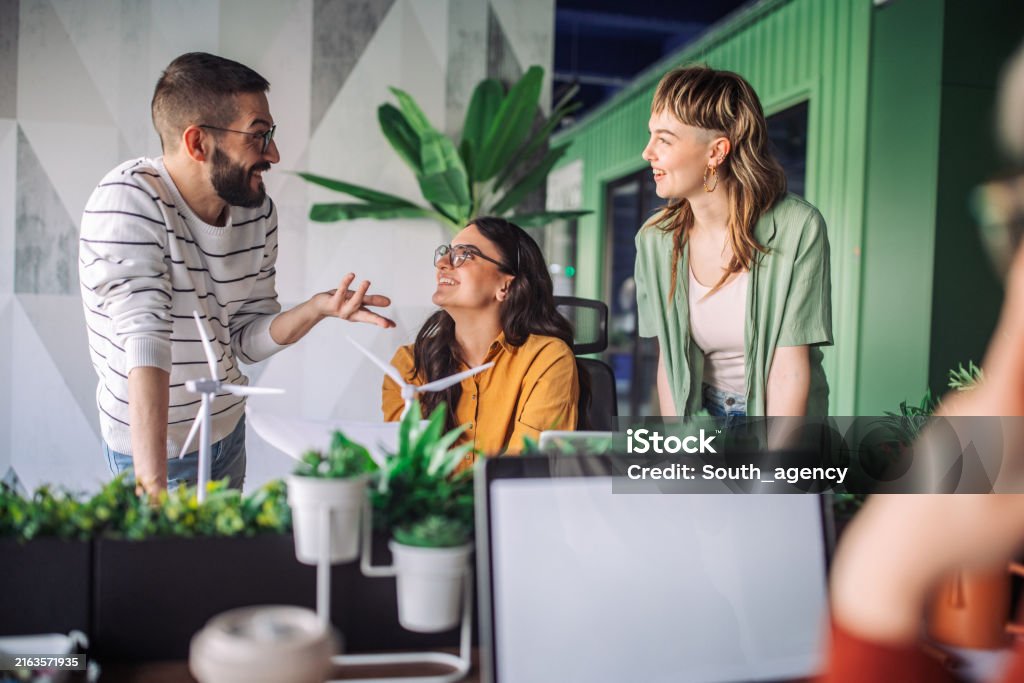 Si planeas visitar España o cualquier otro país del espacio Schengen, necesitarás el visado Schengen para ingresar. Este permiso es indispensable para ciudadanos de países que no tienen acuerdos de libre tránsito con Europa.