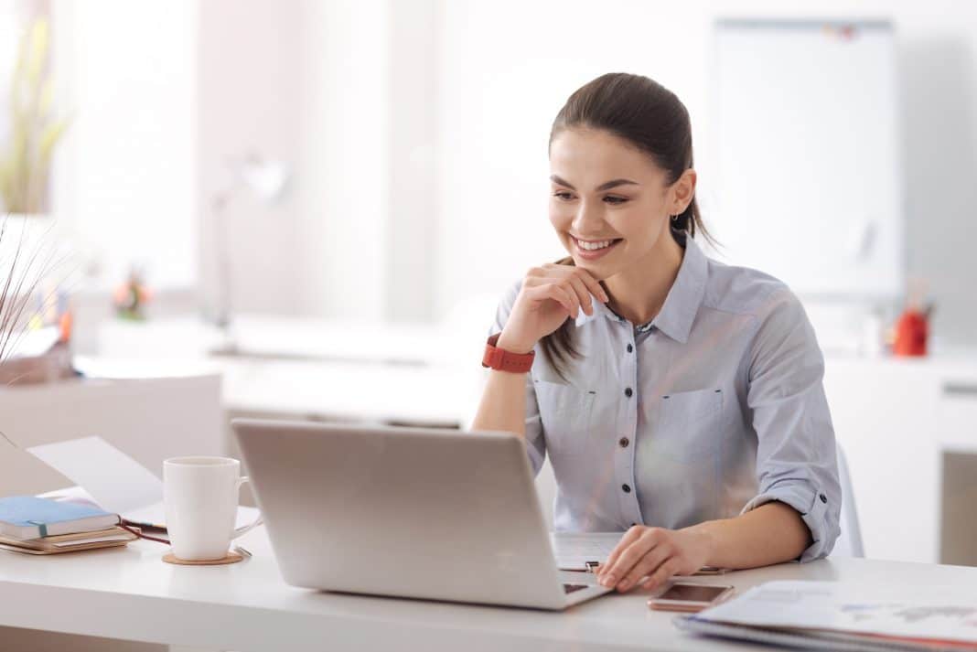  En everyoneiswelcome te ayudamos Cada año, miles de inmigrantes ven cómo sus renovaciones denegadas previamente afectan su estabilidad en España.