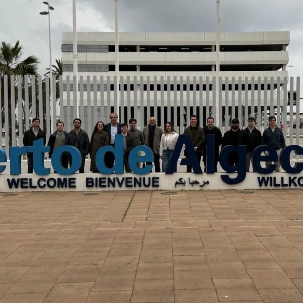 La Universidad Loyola Andalucía representa el segmento más exclusivo de la educación superior privada en la región. Con sedes en Sevilla y Córdoba, esta institución se ha consolidado como una de las universidades privadas de mayor crecimiento en el sur de España.