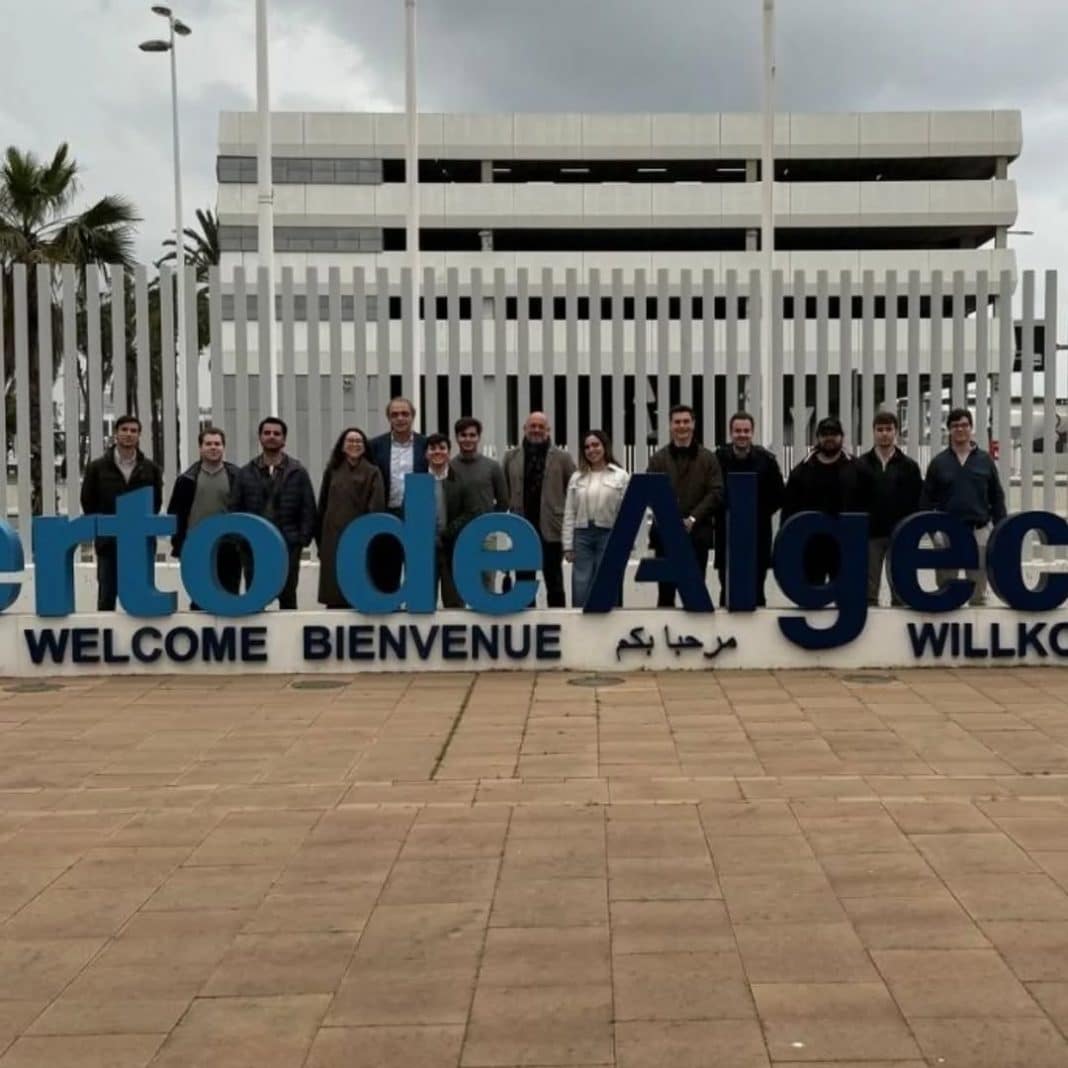 Andalucía se distingue por su carácter abierto, facilitando que la adaptación de extranjeros en Andalucía sea más cálida que en otras regiones europeas. El ritmo de vida aquí es más pausado, valorando mucho las relaciones personales. El sistema de transporte en Andalucía, especialmente el AVE y los autobuses interurbanos, permite explorar una comunidad extensa a precios competitivos, siendo un pilar para la vida cotidiana del inmigrante en el sur.