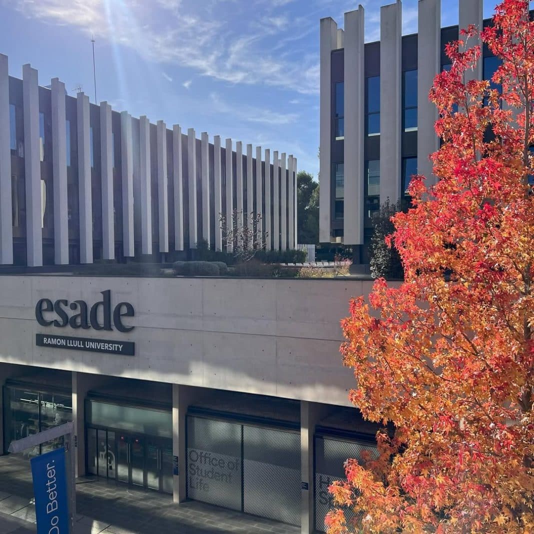 Elegir Cataluña para tu desarrollo profesional es apostar por un entorno de innovación constante. Para los perfiles internacionales más exigentes, el visado de estudios en España representa una oportunidad de distinción. En esta región, los centros de formación exclusivos ofrecen programas de formación profesional de grado superior de alto impacto. Al matricularte en estas instituciones, aseguras una autorización de estancia por estudios gestionada con rigor. Te integrarás en un ecosistema cosmopolita donde el diseño y la estrategia digital marcan la agenda global. Estos centros combinan infraestructuras modernas con una visión empresarial disruptiva. Garantizan que cada estudiante de extranjería viva una experiencia inmersiva en la capital de la innovación mediterránea.