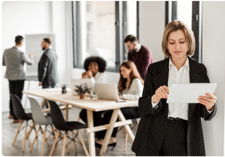 El País Vasco se ha convertido en una de las comunidades autónomas más atractivas para inmigrantes que desean acceder a un empleo estable, regularizar su situación y construir un futuro sólido en España. Su potente tejido industrial, la calidad de vida y la constante necesidad de trabajadores en sectores estratégicos han provocado un enorme crecimiento en búsquedas relacionadas con trabajo para inmigrantes en País Vasco, cómo conseguir permiso de trabajo en España, ofertas laborales para extranjeros en Bilbao y despachos especializados en extranjería laboral. Actualmente, miles de personas buscan orientación profesional para acceder al mercado laboral vasco de forma segura y con mayores posibilidades de éxito.