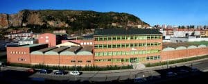 Centro Integrado de Formación Profesional Número 1 en Santander en plano largo.