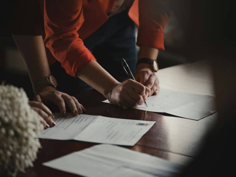 La Aragón vive un aumento constante en la demanda de servicios migratorios. Además, este crecimiento ha impulsado la necesidad de abogados de extranjería en Aragón especializados en residencia, nacionalidad y reagrupación familiar. Por ello, Zaragoza concentra gran parte de la actividad jurídica. En consecuencia, los despachos locales han ampliado sus servicios.